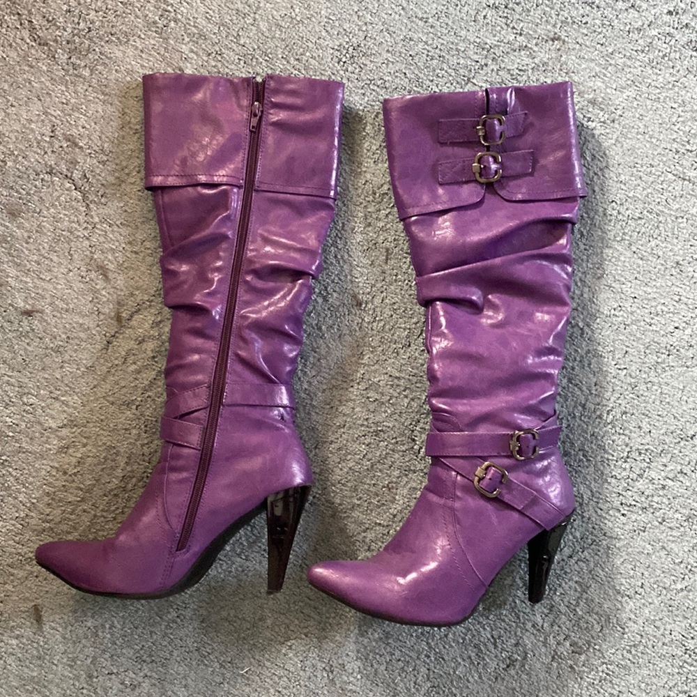 Purple leather-look boots